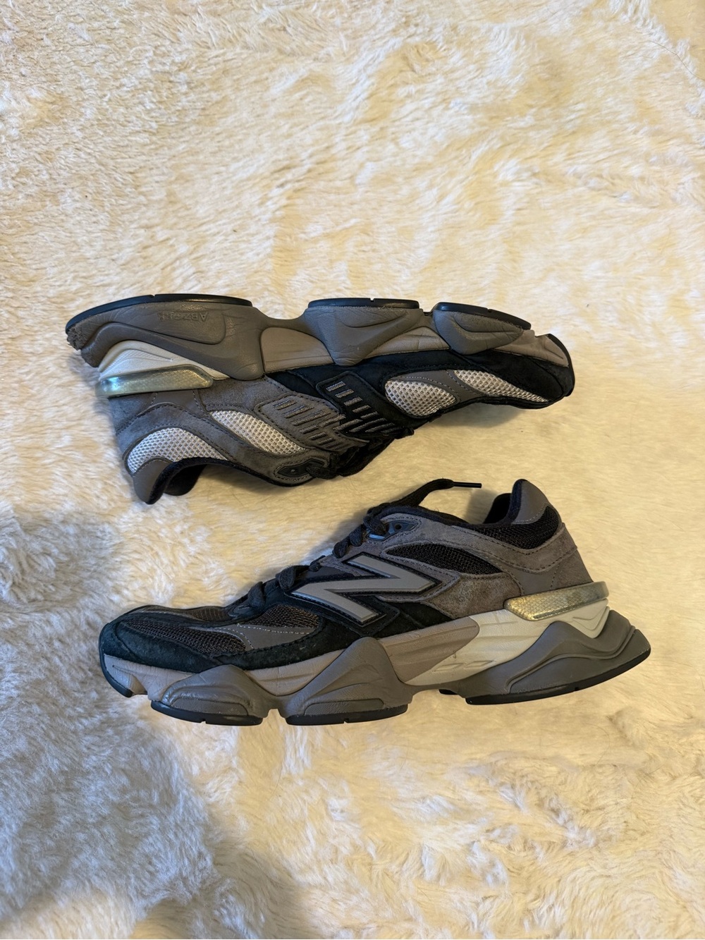 New Balance Men's Gray and Black Chunky Runner Sneakers